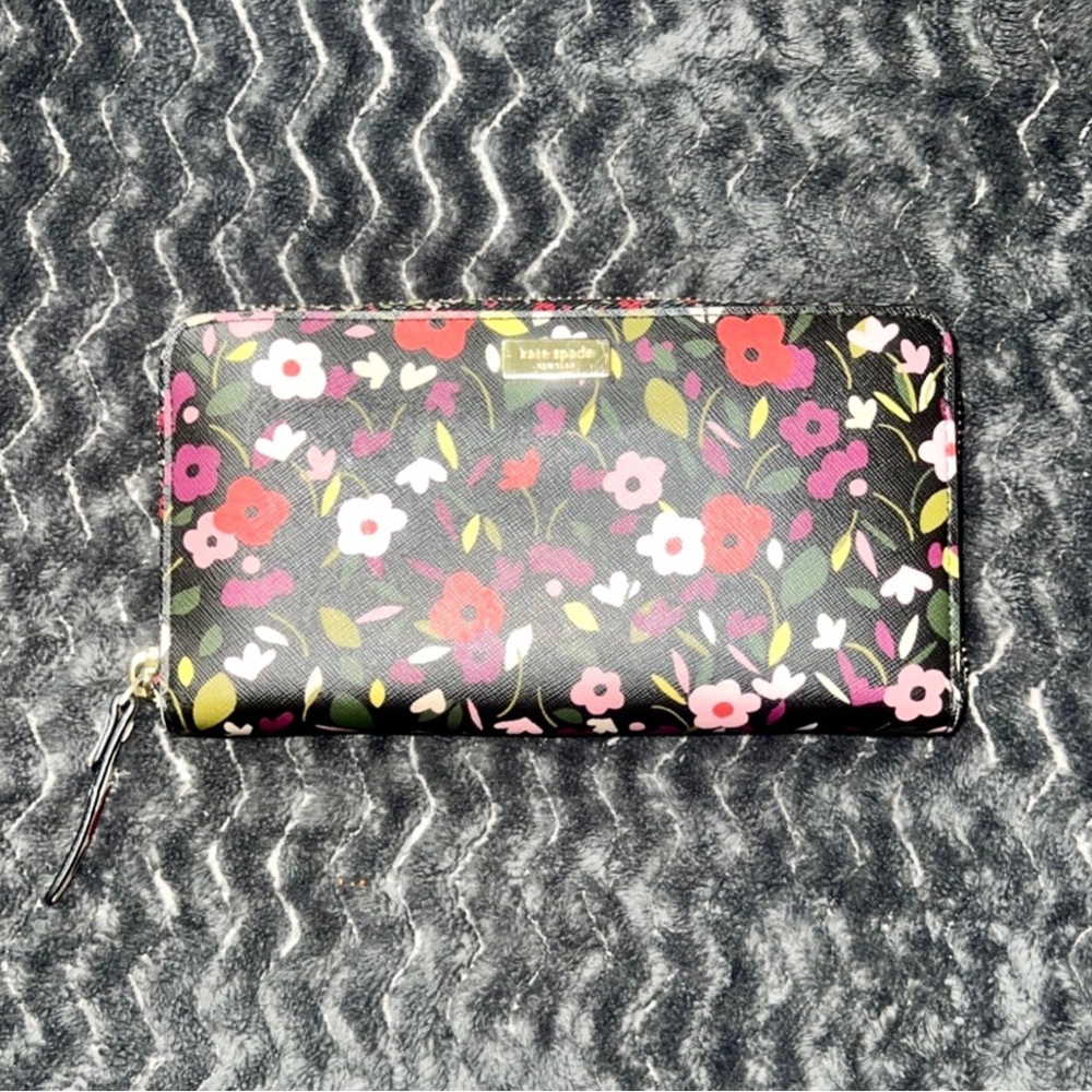 Kate Spade zip around wallet.